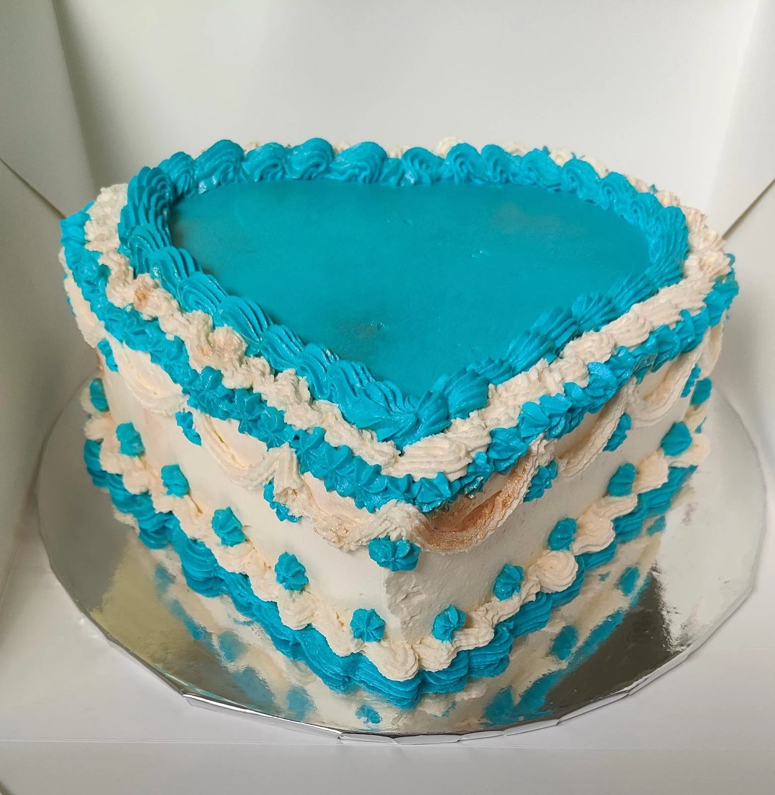 Turquoise heart cake
